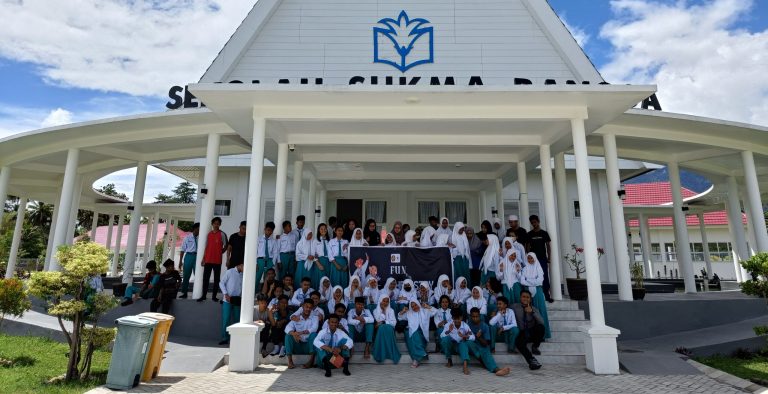 Himpunan Mahasiswa Pendidikan Kimia Menyelenggarakan FUN CHEMISTRY di Sekolah Menengah Atas