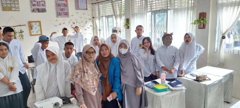Sosialisasi Program Studi Pendidikan Kimia di Beberapa Sekolah SMA Kota Palu