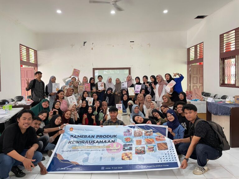 Mahasiswa PSPK Angkatan 2023 FKIP UNTAD Gelar Pameran Produk Kewirausahaan Inovatif